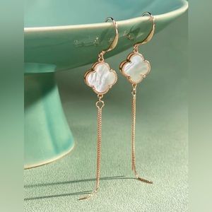 925 Sterling Silver Clover MOP Hook Earring E11-2528